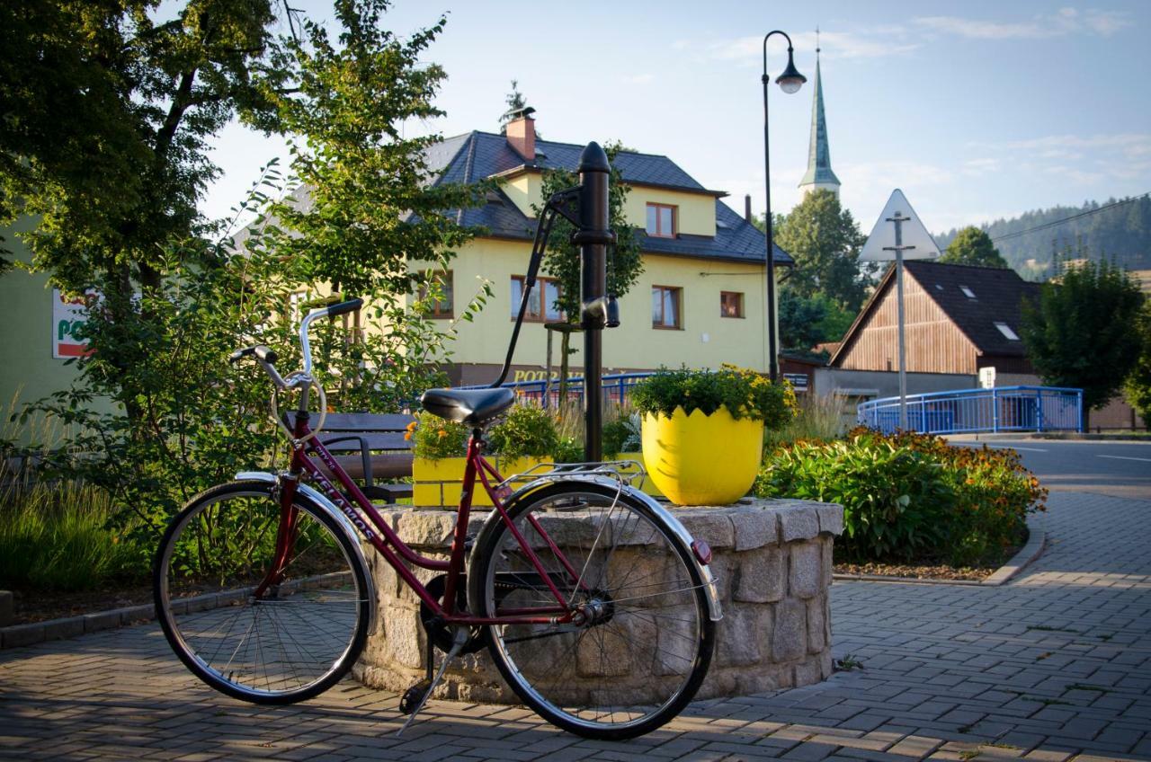Ubytovani U Valasskych Ponozek Hovezi エクステリア 写真